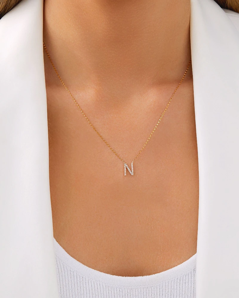 Collier à initiale « N » en or jaune 10 K à diamants totalisant 0,10 ct