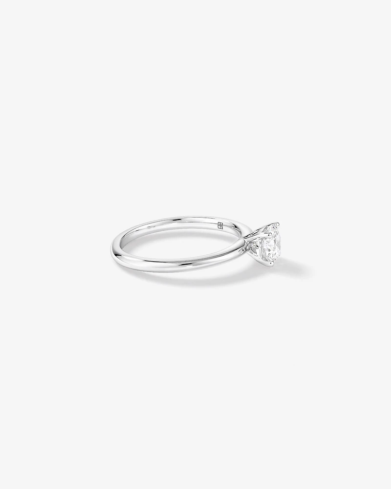 0,70 Carat Poids Total Bague De Fiançailles Solitaire En Diamant De Laboratoire Rond Brillant En Or Blanc 14 Carats