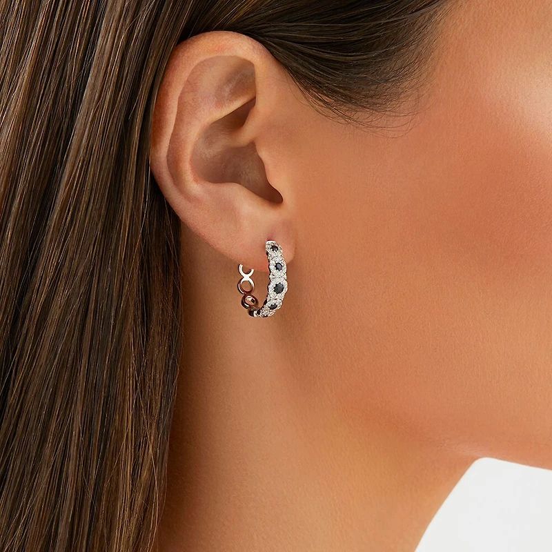Anneaux courts à bulles en or blanc 14 K avec saphir et diamants totalisant 0,52 ct