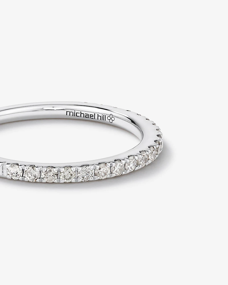 Alliance en or blanc 14 K avec diamants totalisant 0,34 ct
