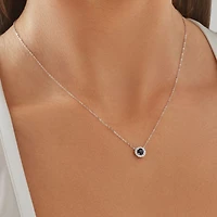 Pendentif en or blanc 10 K avec saphir et diamants totalisant 0,14 ct