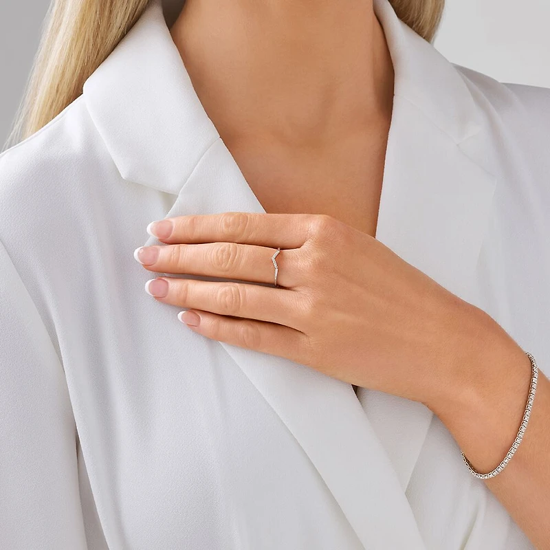 Bague en forme de flèche en argent sterling à diamants