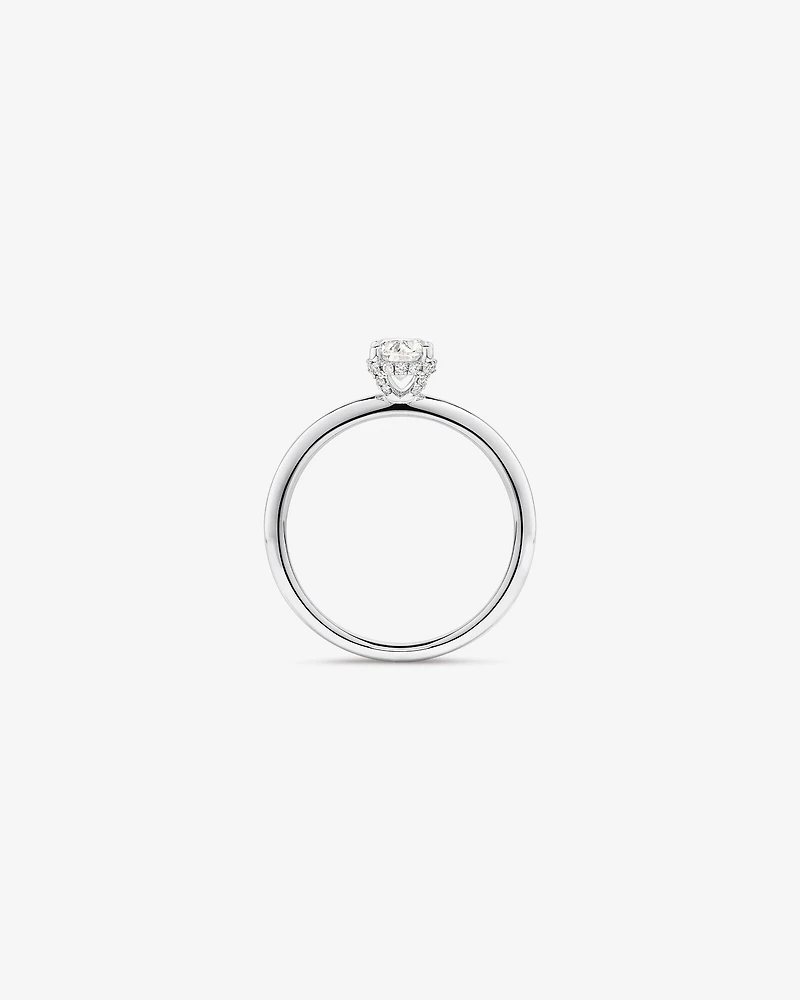 0,68 Carat Poids Total Bague De Fiançailles En Diamant Solitaire Coupe Ovale, Pavé Avec Halo Caché, En Platine