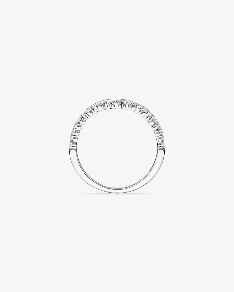 Alliance à chevrons en or blanc 14 K avec diamants totalisant 0,25 ct