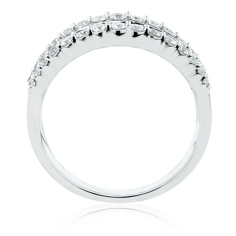 Bague en or blanc 14 K avec diamants totalisant 1 ct