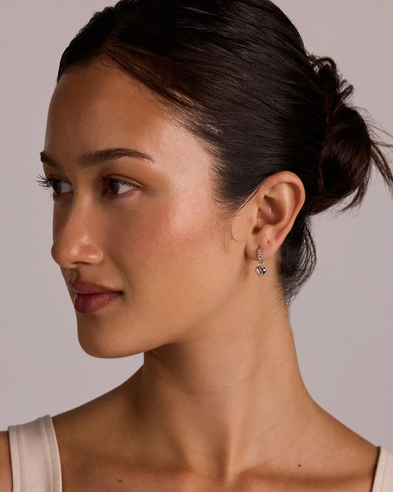 Breloque d’oreille simple cœur bombé en argent sterling