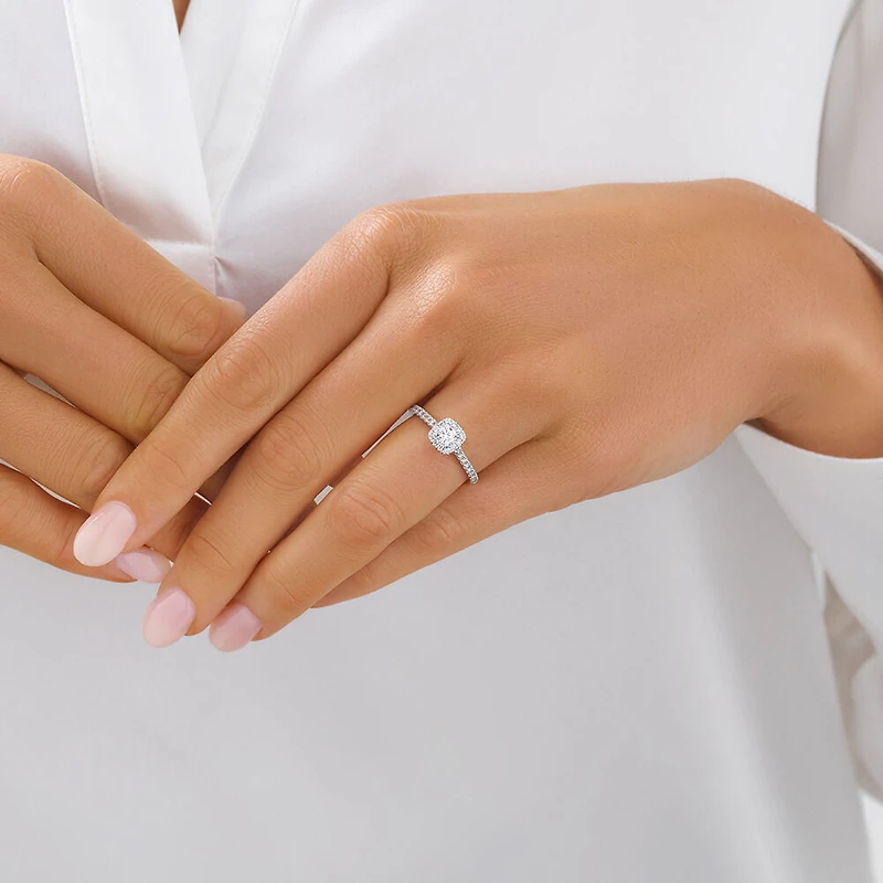 Bague de fiançailles en or blanc 14 K avec diamants totalisant 0,50 ct