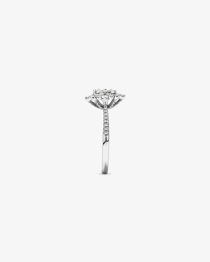 Bague de fiançailles en or blanc 14 K avec halo de diamants totalisant 0,79 ct