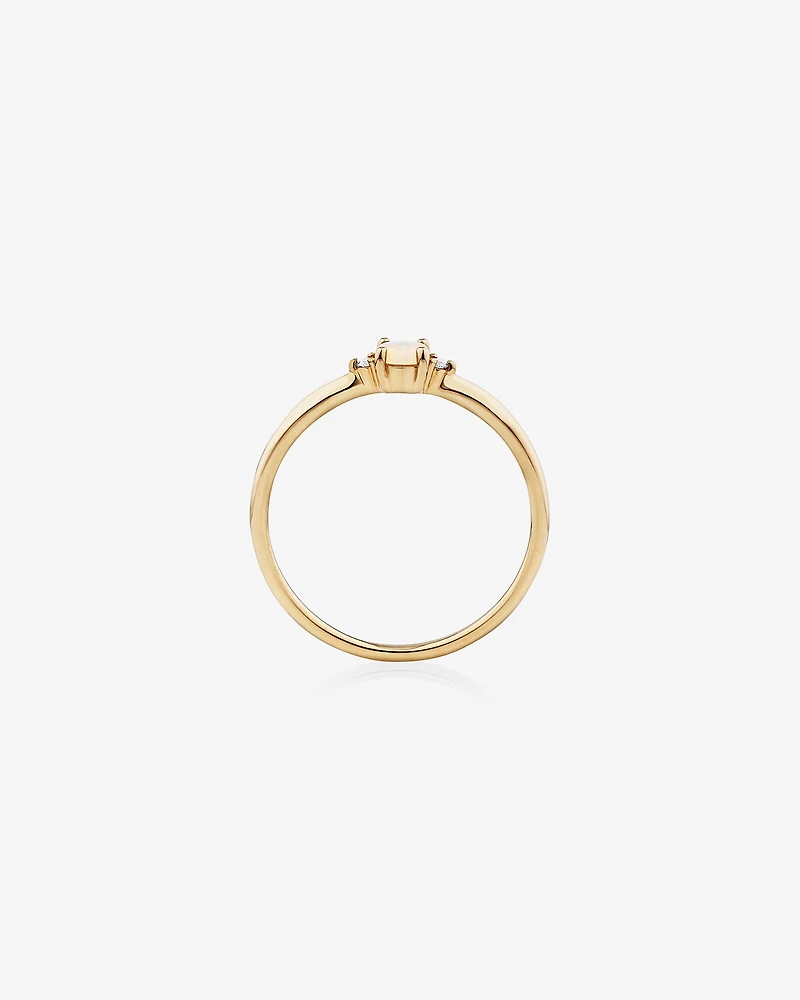 Bague en or jaune 10 K à opale et à diamants