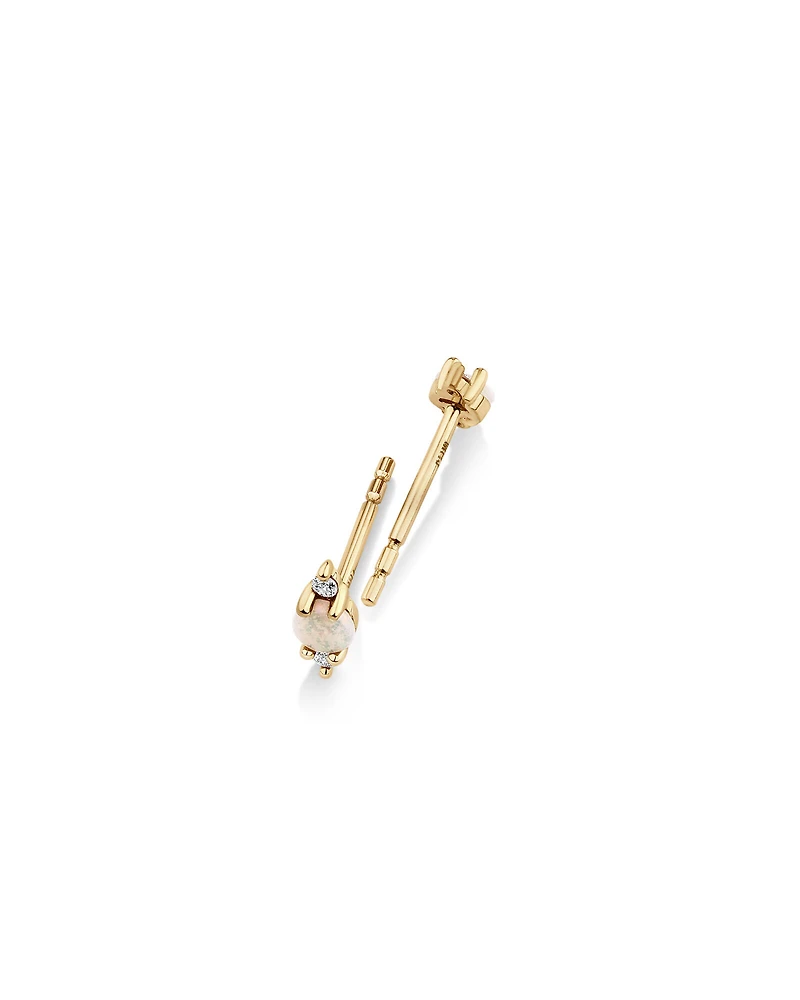Boutons d'oreilles en or jaune 10 K à opale et à diamants