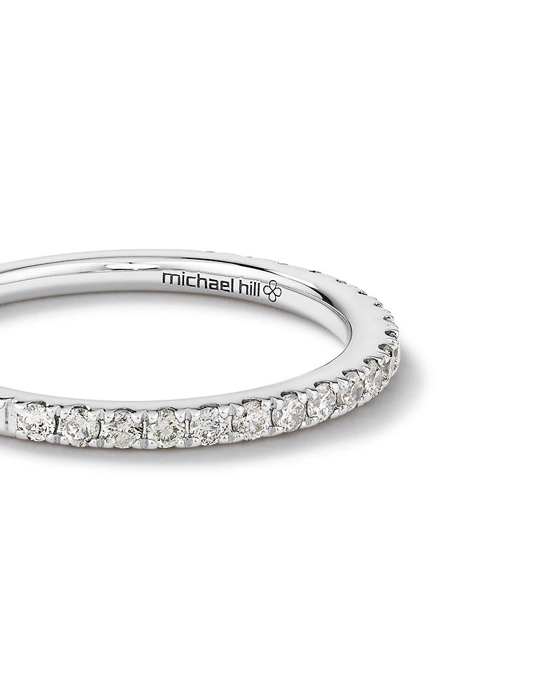 Alliance en or blanc 14 K avec diamants totalisant 0,34 ct