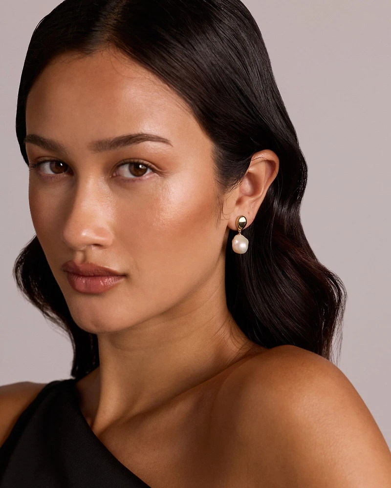 Boucles d’oreilles goutte avec perles baroques d’eau douce cultivées en or jaune 10 carats
