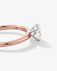 Bague de fiançailles solitaire ovale en diamant cultivé en laboratoire TW de 0,70 carat en or rose et blanc 14 carats