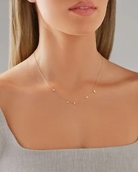 Collier en or jaune 10 K avec diamants isolés totalisant 0,15 ct