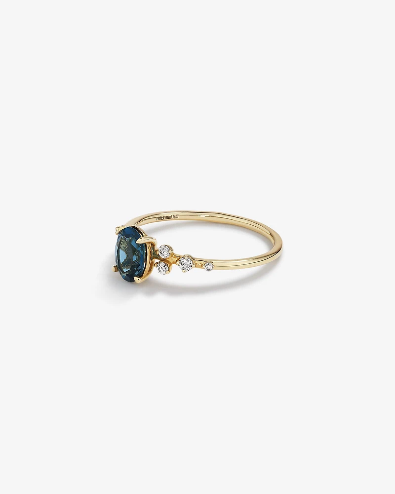 Bague en or jaune 10 K à topaze bleue et à diamants totalisant 0,12 ct