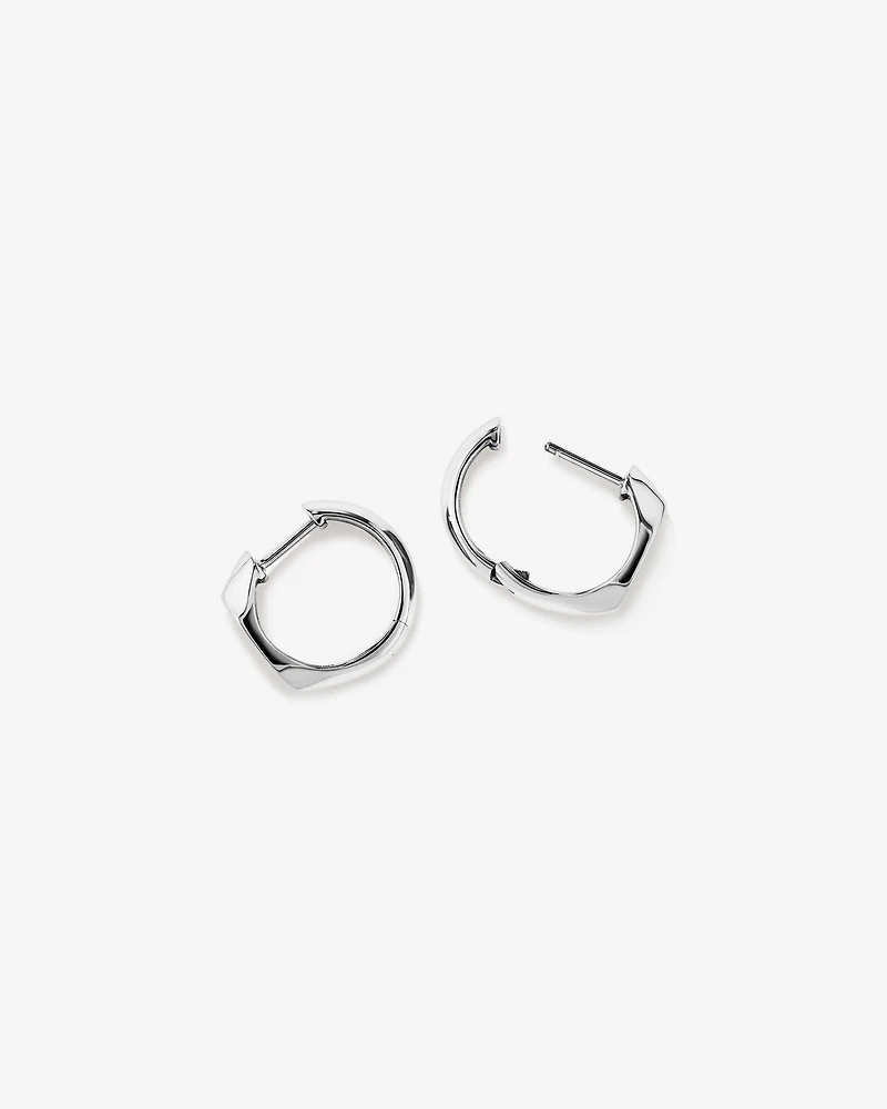 Boucles d'oreilles créoles Huggie à chevalière et accent étoile en diamant en argent sterling