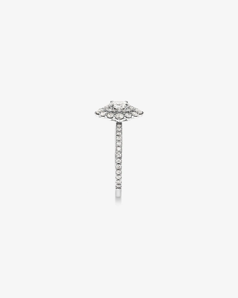 1,04 Carat Poids Total Bague De Fiançailles En Diamant Coupe Ovale Avec Halo Fantaisie, En Or Blanc 14 Ct