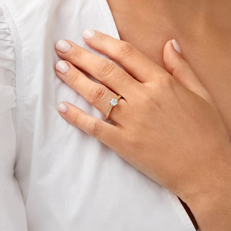 Bague en or blanc et jaune 14 K à diamants totalisant 0,73 ct