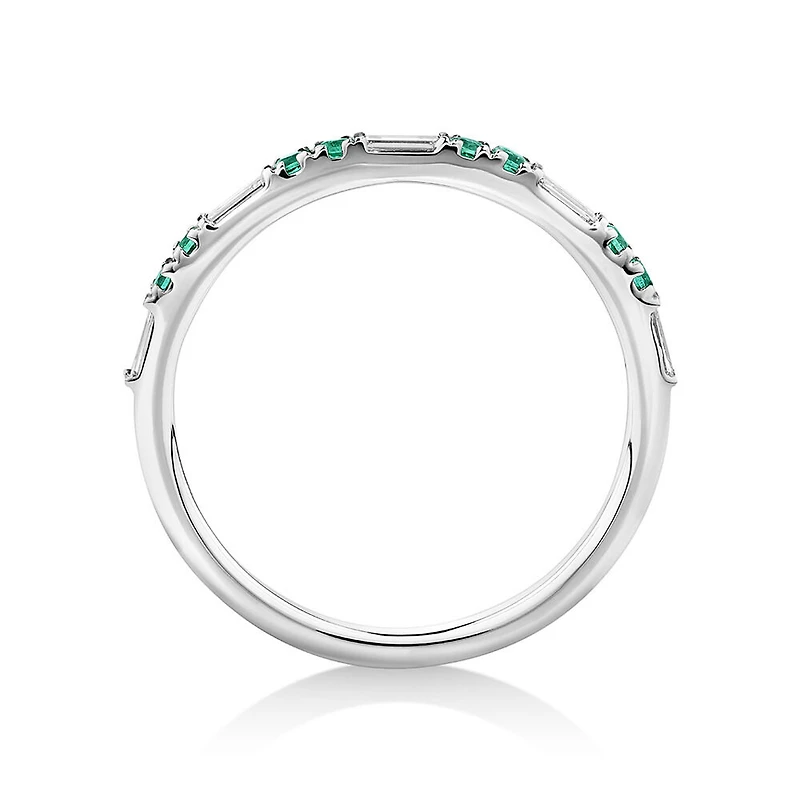 Bague Dot Dash en Émeraude & Diamant avec 0,16 Carat TW en Or Blanc 10kt