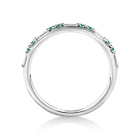 Bague Dot Dash en Émeraude & Diamant avec 0,16 Carat TW en Or Blanc 10kt