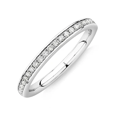 Alliance en or blanc 14 K avec diamants totalisant 0,20 ct
