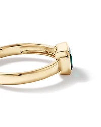 Bague avec émeraude créée en sertissage clos en or jaune 10 carats