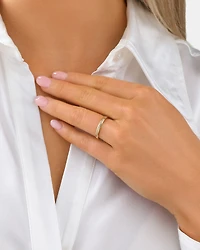 Alliance en or jaune 14 K avec diamants totalisant 0,20 ct
