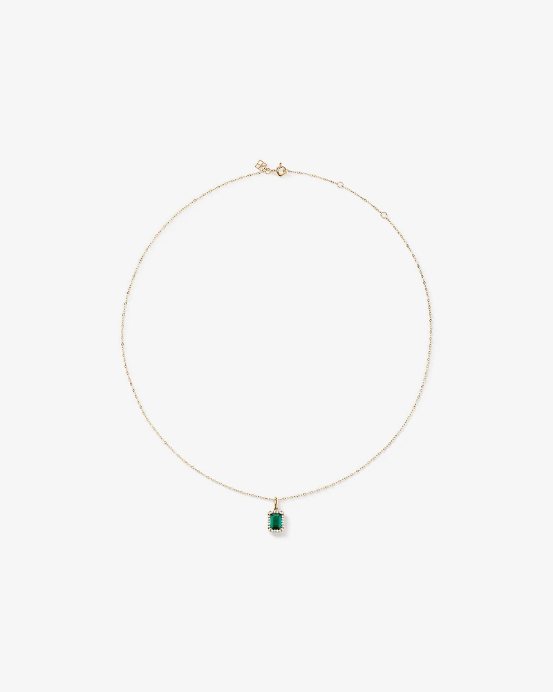 Pendentif en or jaune 10 carats avec chaîne et émeraude verte synthétique taillée en émeraude et halo de diamants