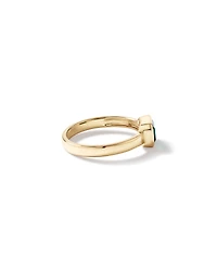 Bague avec émeraude créée en sertissage clos en or jaune 10 carats