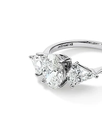 2,25 carats TW bague de fiançailles à trois pierres en forme d'ovale et de cerf-volant avec diamants cultivés en laboratoire en or blanc 14kt.