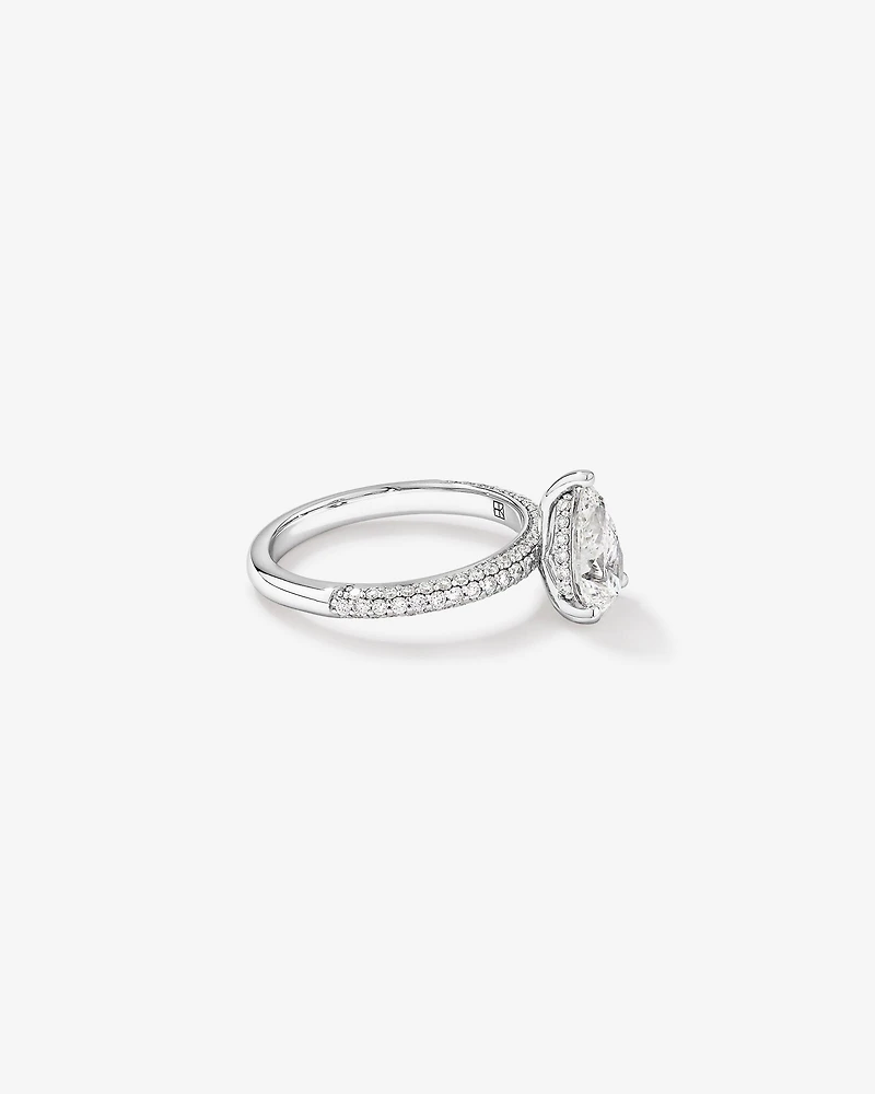 Bague de fiançailles en diamant de laboratoire taille poire 1,96 carat poids total en or blanc 14 kt