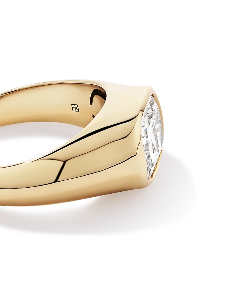 Bague en or jaune 14 carats sertie d'un diamant de laboratoire taille coussin allongé 2,00