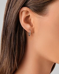 Boucles d'oreilles créoles avec 0,25 carat TW de diamants en or blanc 10 kt