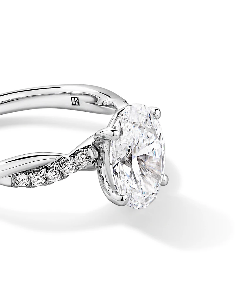 Bague de fiançailles torsadée en or blanc 14 carats, sertie d'un diamant ovale 2,10 carats cultivé laboratoire