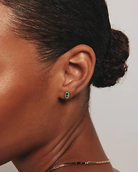 Boucles d'Oreilles Clous Halo en Pierre Précieuse Émeraude Verte Taille Ovale et 0,09 Carat TW Diamant en Or Jaune 10 kt