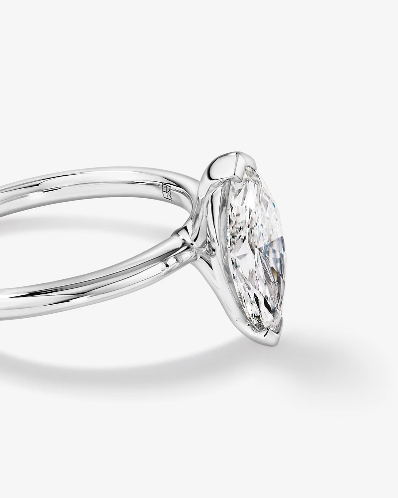 Bague De Fiançailles Solitaire En Diamant Laboratoire Marquise 1,25 Carat Poids Total Or Blanc 14 Carats