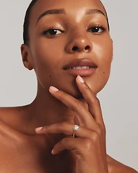 Bague De Fiançailles En Diamant Laboratoire Rond Brillant 1,25 Carat Poids Total, Sertie Dans Un Chaton Or Jaune 14 Carats