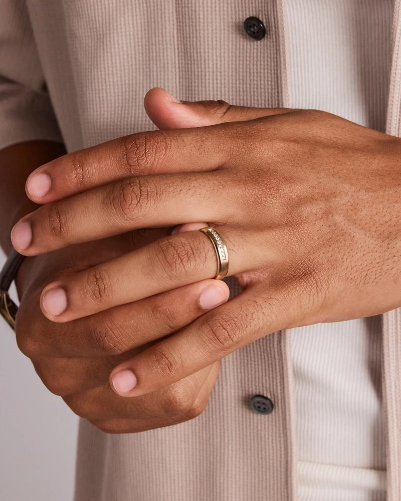 15 Carat TW Round Brilliant Half Bevelled Edge Channel Set Men's Ring in 10kt Yellow Gold