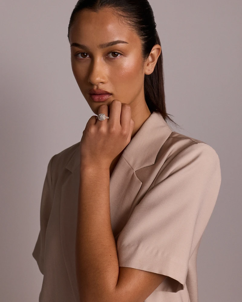 Bague halo de diamants taille coussin de 0,65 carat en or jaune 10 carats