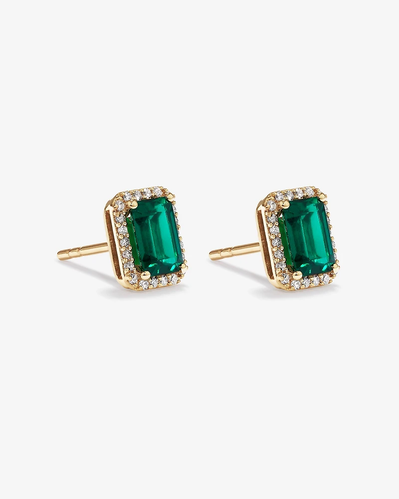 Boucles d'oreilles en or jaune 10 carats avec halo de diamants et émeraude verte synthétique taille émeraude