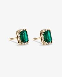 Boucles d'oreilles en or jaune 10 carats avec halo de diamants et émeraude verte synthétique taille émeraude