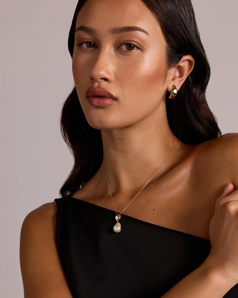 Collier goutte avec perle baroque d’eau douce cultivée en or jaune 10 carats