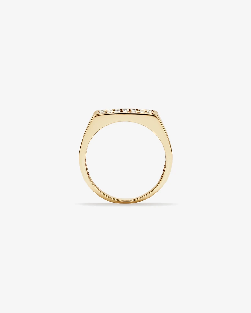 Bague pour homme sertie en canal en or jaune 10 carats avec 1/2 carat de diamants au total.