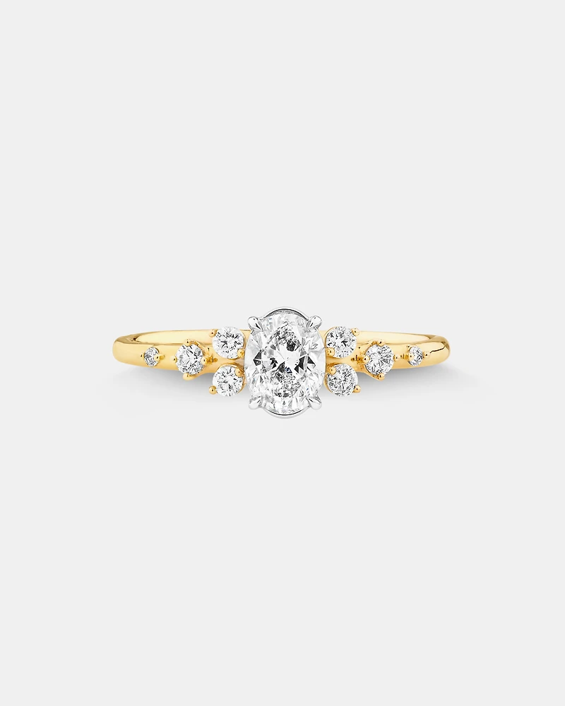 Bague à halo ovale en or blanc et jaune 14 K à diamants dispersés totalisant 0,63 ct