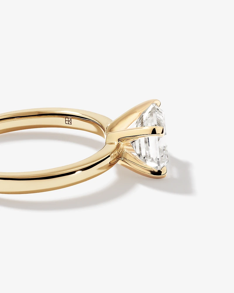 Bague de fiançailles en or jaune 14 carats avec un diamant solitaire East West taille émeraude 2,00