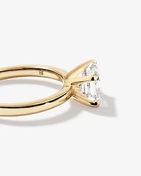 Bague de fiançailles en or jaune 14 carats avec un diamant solitaire East West taille émeraude 2,00