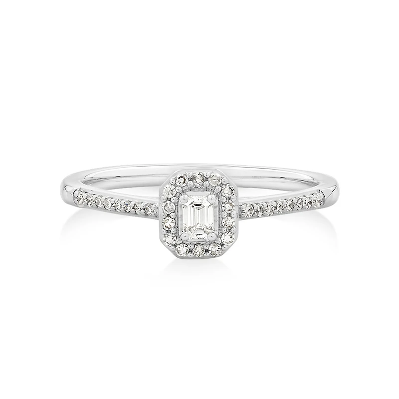 Bague de fiançailles halo taille émeraude avec 0,20 TW de diamants en or blanc 10 carats