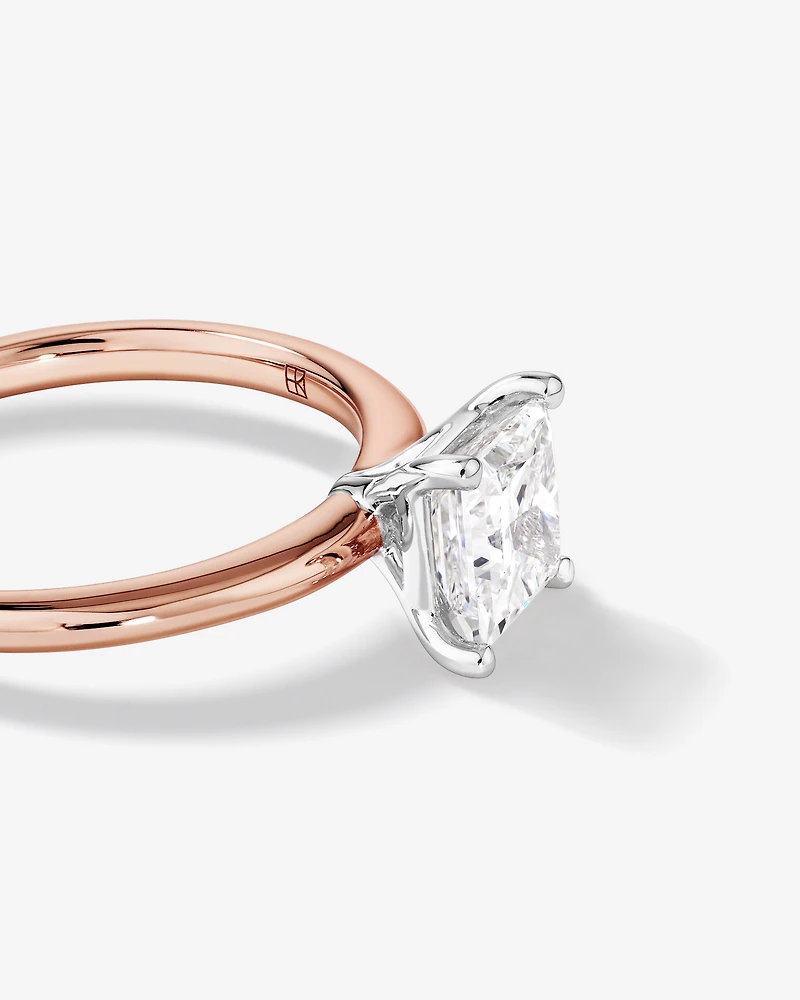 Bague de fiançailles solitaire en diamant cultivé en laboratoire TW Princess Cut de 1,25 carat en or rose et blanc 14 carats