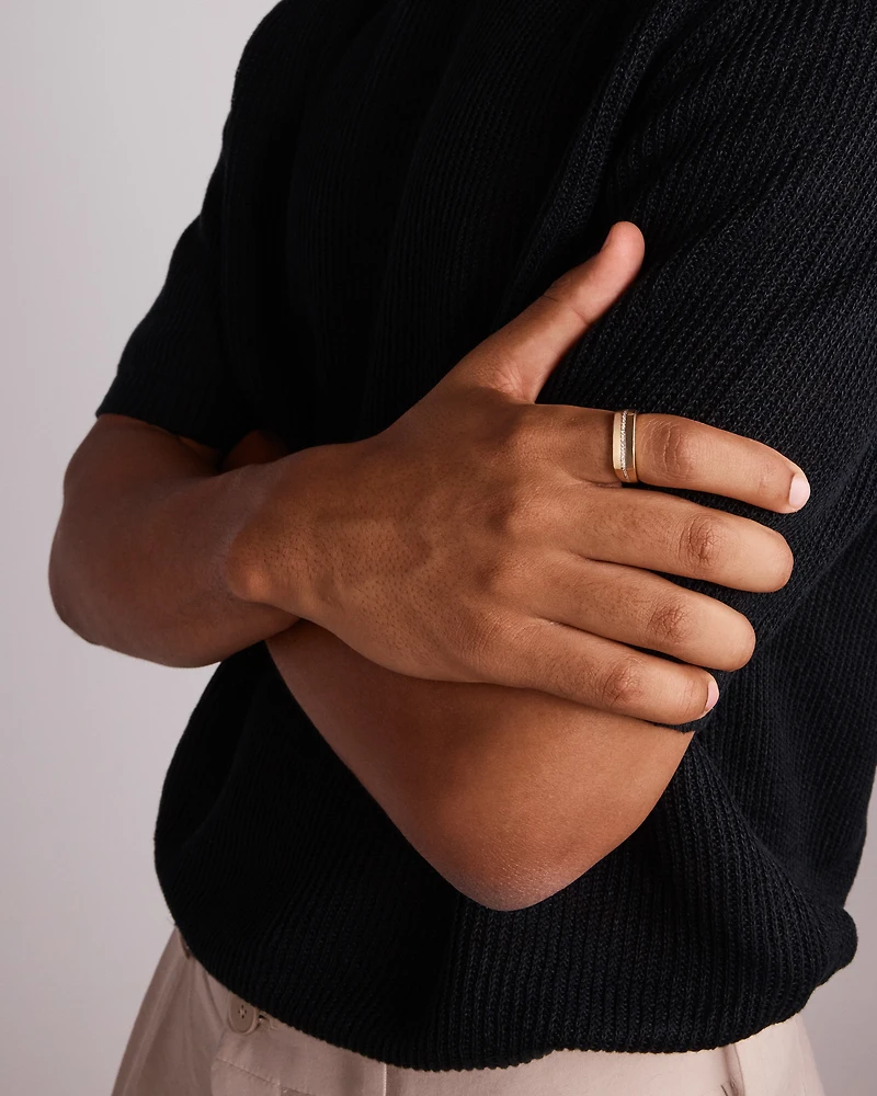Bague chevalière pour homme en or jaune 10 ct avec rangée de diamants