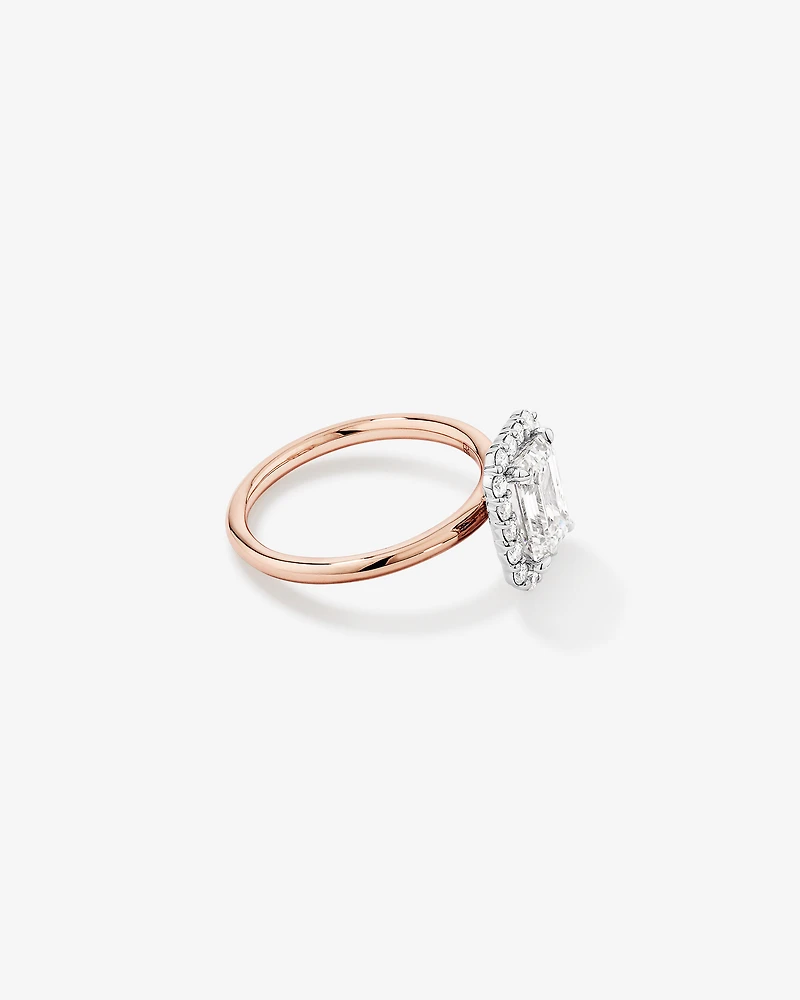 Bague de fiançailles en halo de diamants cultivés en laboratoire TW taille émeraude de 2,34 carats en or rose et blanc 14 carats